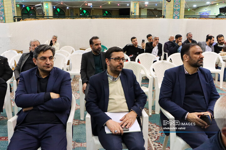 میز خدمت بررسی مشکلات شهروندان منطقه ۸ شهرداری اصفهان