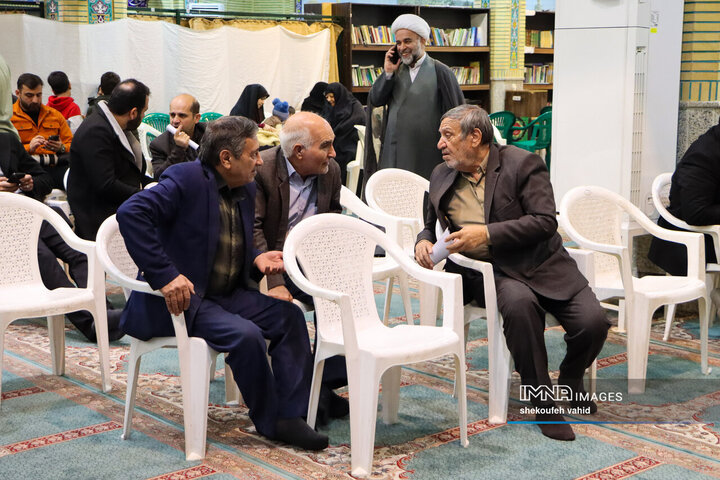 میز خدمت بررسی مشکلات شهروندان منطقه ۸ شهرداری اصفهان