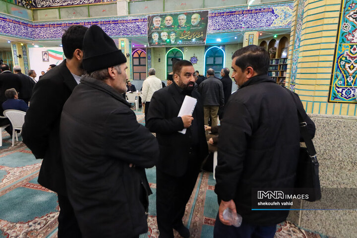 میز خدمت بررسی مشکلات شهروندان منطقه ۸ شهرداری اصفهان