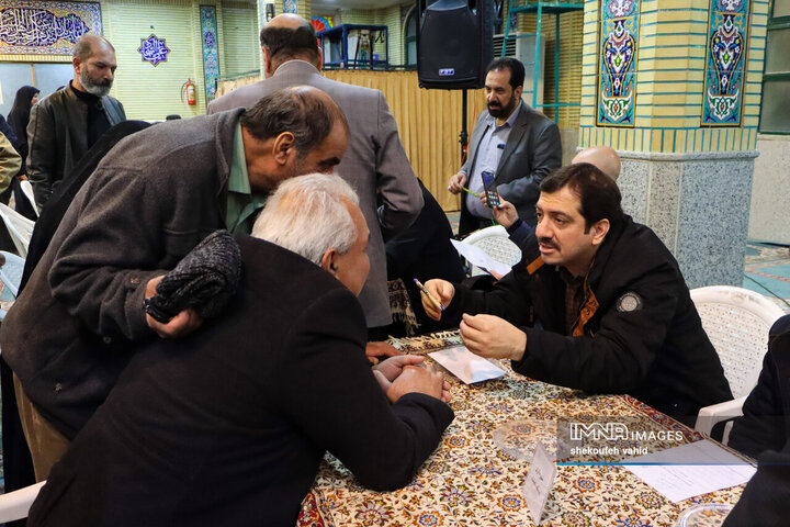 میز خدمت بررسی مشکلات شهروندان منطقه ۸ شهرداری اصفهان