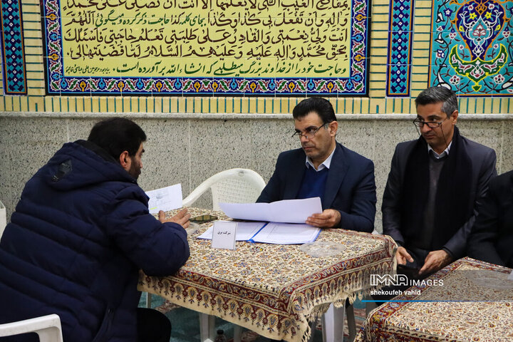 میز خدمت بررسی مشکلات شهروندان منطقه ۸ شهرداری اصفهان