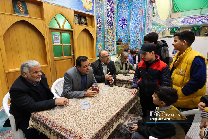 میز خدمت بررسی مشکلات شهروندان منطقه ۸ شهرداری اصفهان