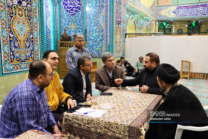 میز خدمت بررسی مشکلات شهروندان منطقه ۸ شهرداری اصفهان