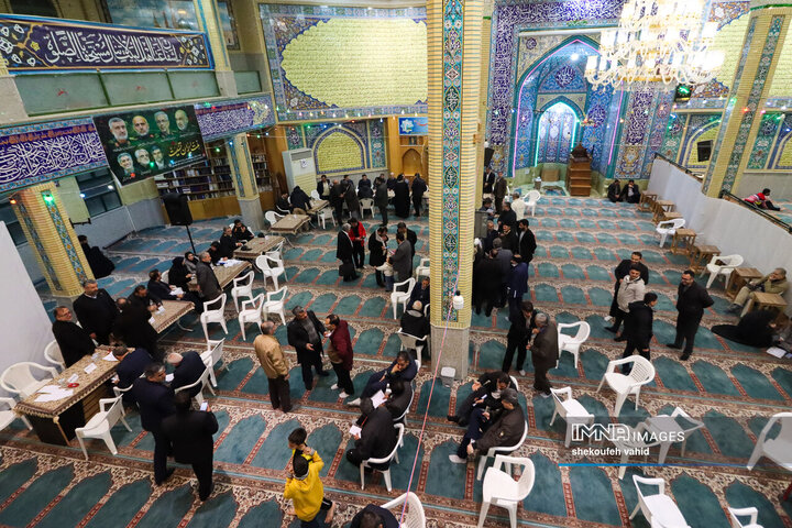 میز خدمت بررسی مشکلات شهروندان منطقه ۸ شهرداری اصفهان