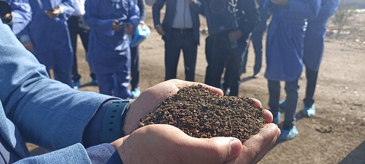 شهرداری یزد در ازای پسماند خشک کود کمپوست رایگان توزیع می‌کند