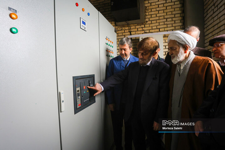 آیین بهره‌برداری از نیروگاه 8/5 مگاواتی در شهرک صنعتی مورچه خورت