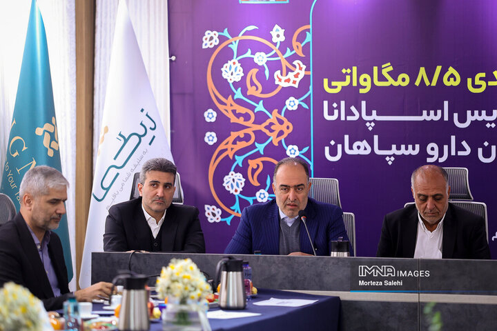 آیین بهره‌برداری از نیروگاه 8/5 مگاواتی در شهرک صنعتی مورچه خورت