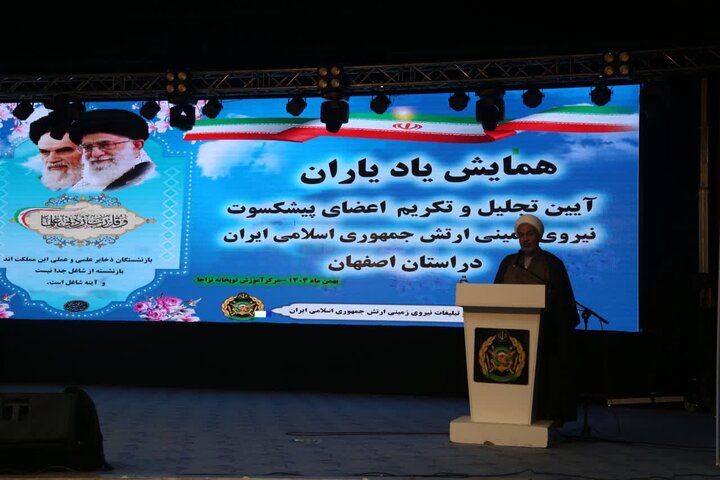 مردم با وحدت خود کمر فتنه را شکستند