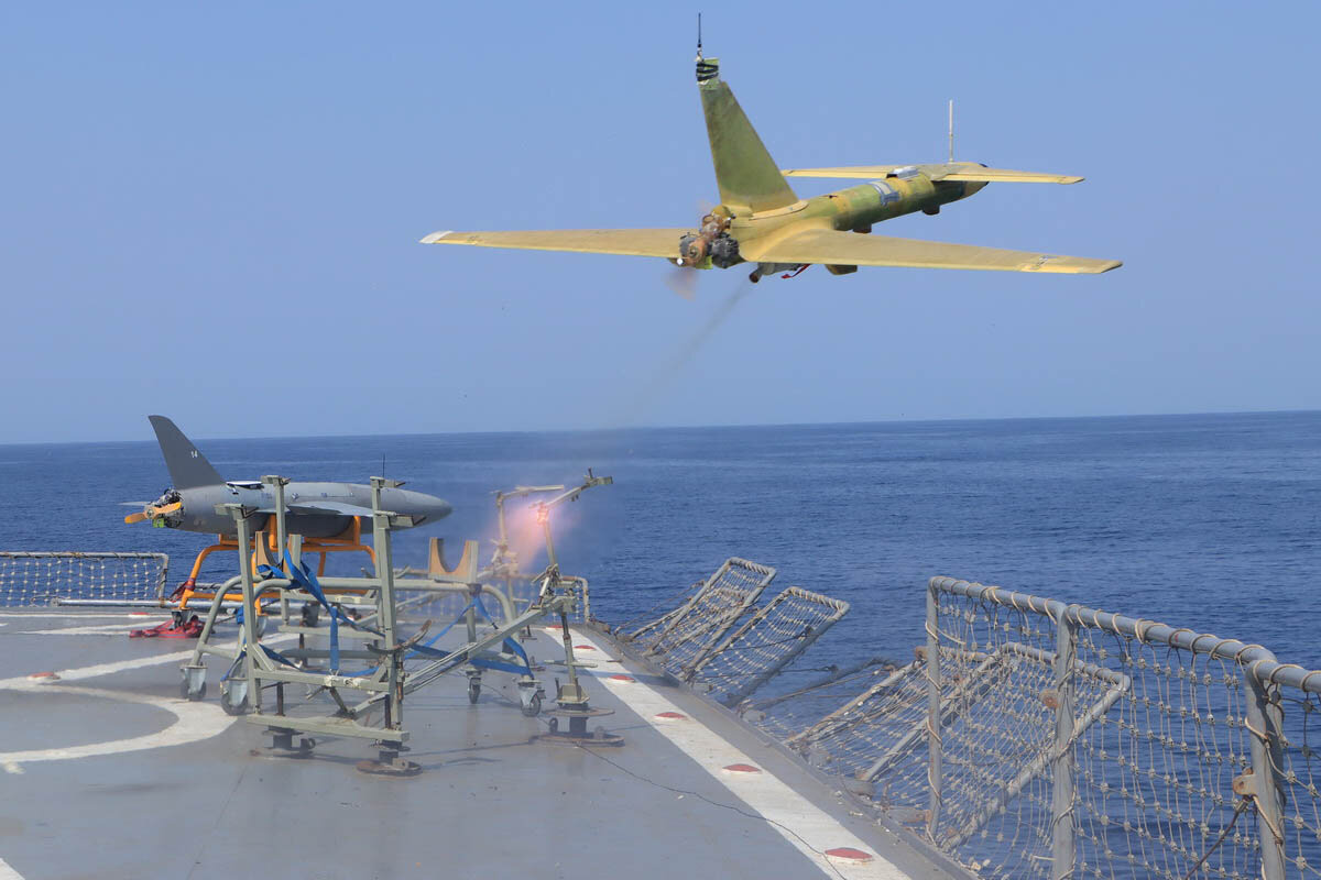 ابابیل‌ها هنوز در آسمان هستند