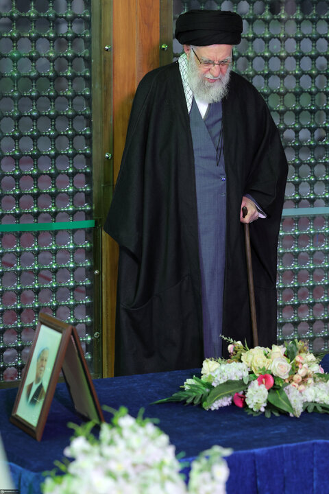 حضور رهبر معظم انقلاب در حرم مطهر حضرت امام خمینی(ره)