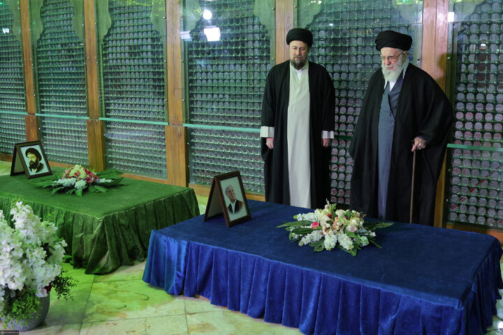 حضور رهبر معظم انقلاب در حرم مطهر حضرت امام خمینی(ره)