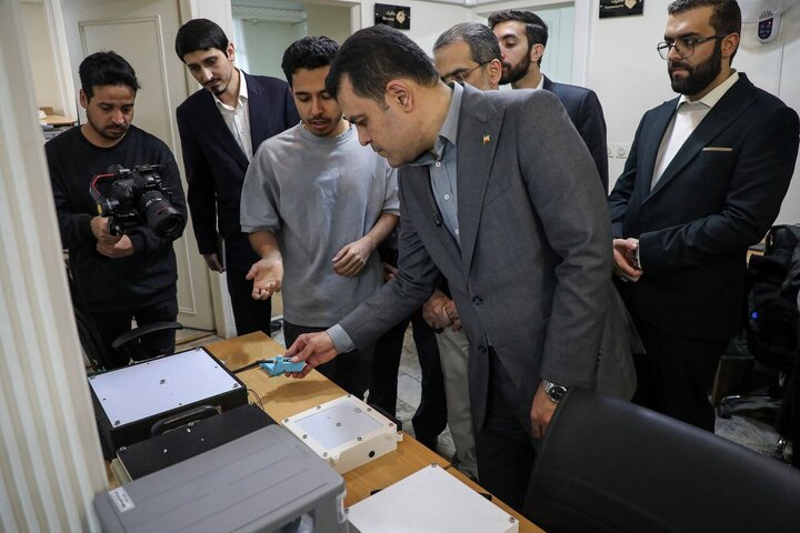 افشین: معاونت علمی از تولید بار اول سه ماهواره ملی حمایت می‌کند