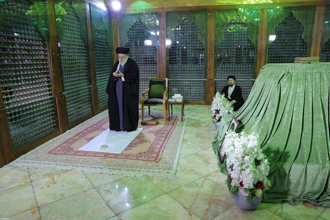 حضور امروز رهبر معظم انقلاب در حرم مطهر امام خمینی(ره)