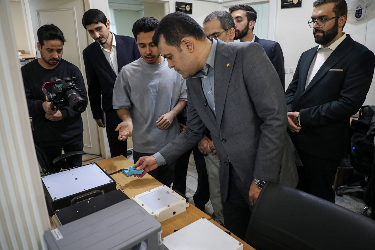 افشین: معاونت علمی از تولید بار اول سه ماهواره ملی حمایت می کند