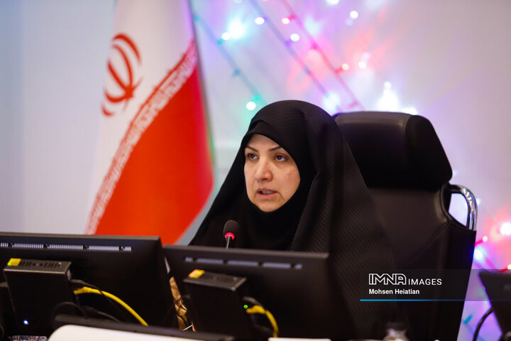 فرزانه کلاهدوزان، رئیس کمیسیون خانواده شورای شهر اصفهان