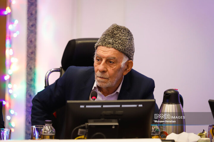 تاریخ انقلاب باید به دست آیندگان برسد