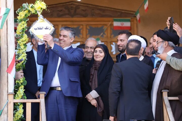 گلباران بیت تاریخی امام خمینی (ره) و نواخته شدن زنگ انقلاب در خمین