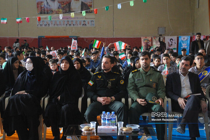 آیین استانی نواختن زنگ انقلاب