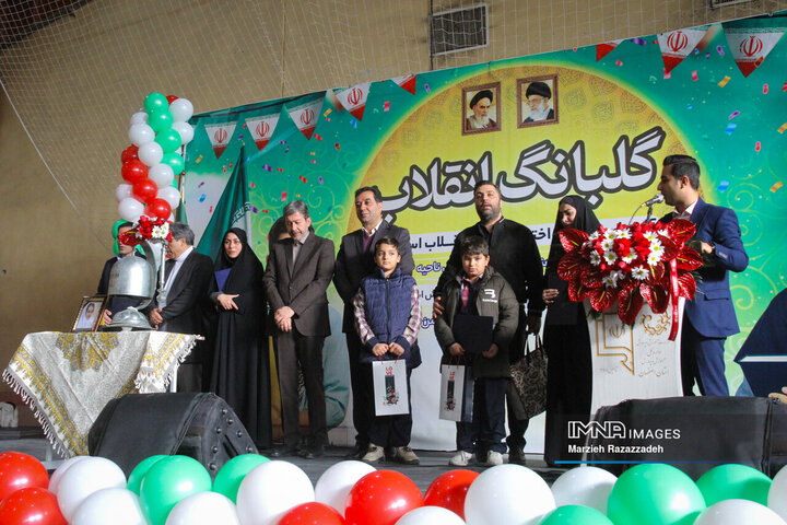 آیین استانی نواختن زنگ انقلاب