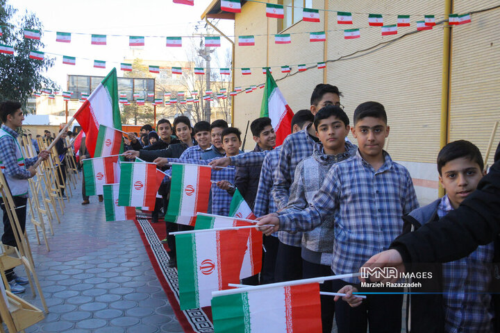 آیین استانی نواختن زنگ انقلاب