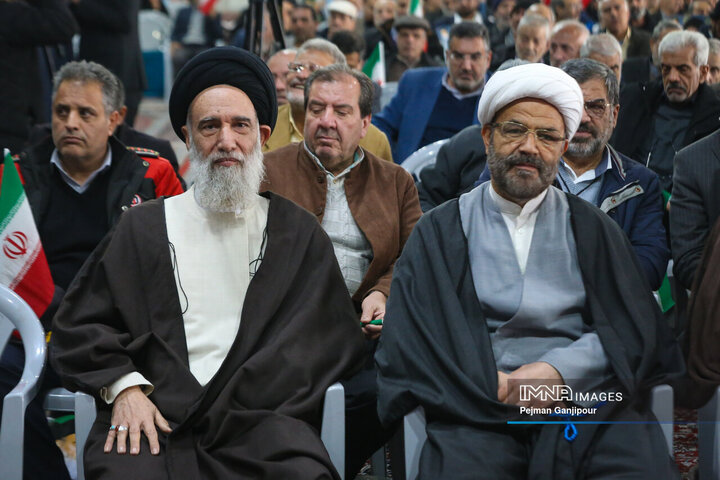 آغاز جشن‌های پیروزی انقلاب اسلامی در اصفهان