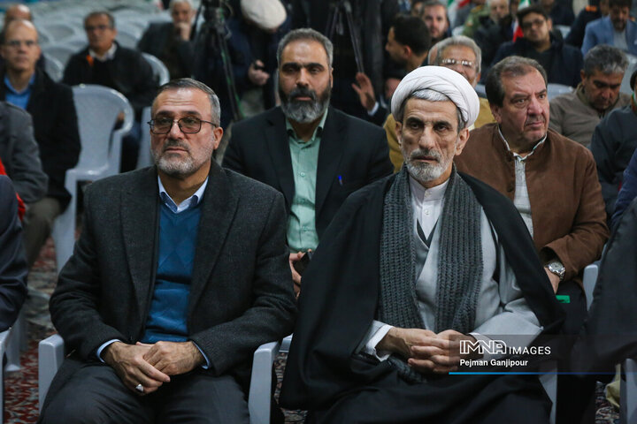 آغاز جشن‌های پیروزی انقلاب اسلامی در اصفهان