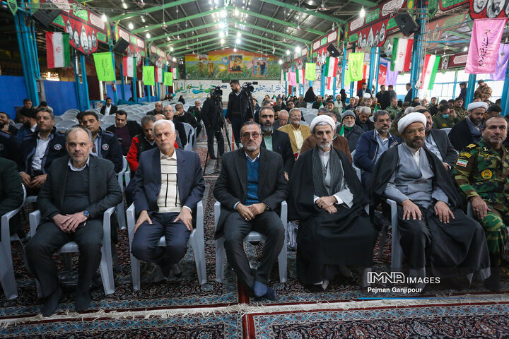 آغاز جشن‌های پیروزی انقلاب اسلامی در اصفهان