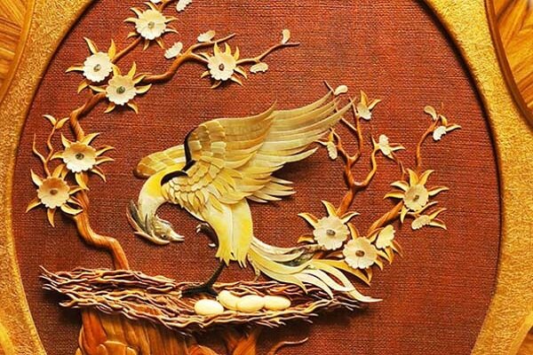 هم‌نشینی صبورانه رنگ‌ها برای تولد تصویر در دل چوب