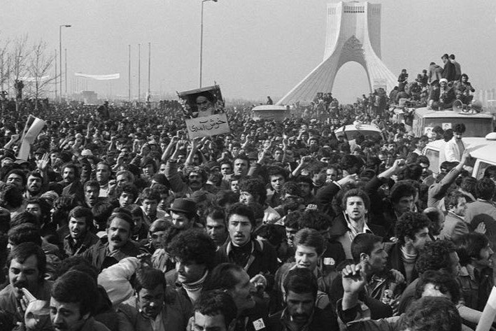 ۱۲ بهمن؛ فرود شجاعت در نام امام خمینی(ره)