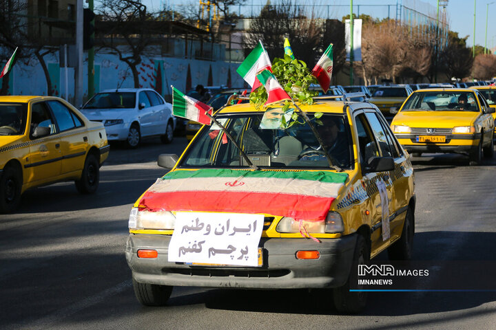 رژه تاکسیرانان اصفهان به مناسب آغاز دهه فجر