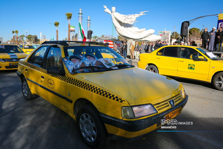 رژه تاکسیرانان اصفهان به مناسب آغاز دهه فجر