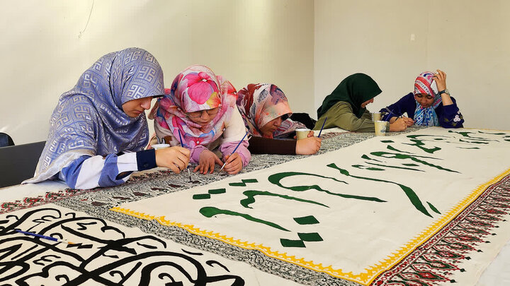 کارگاه کتیبه نگاری به مناسبت ولادت امام زمان (عج) در حوزه هنری اصفهان برگزار شد