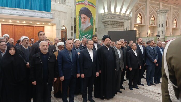 تجدید میثاق وزیر و کارکنان امور خارجه با آرمانهای امام خمینی (ره)