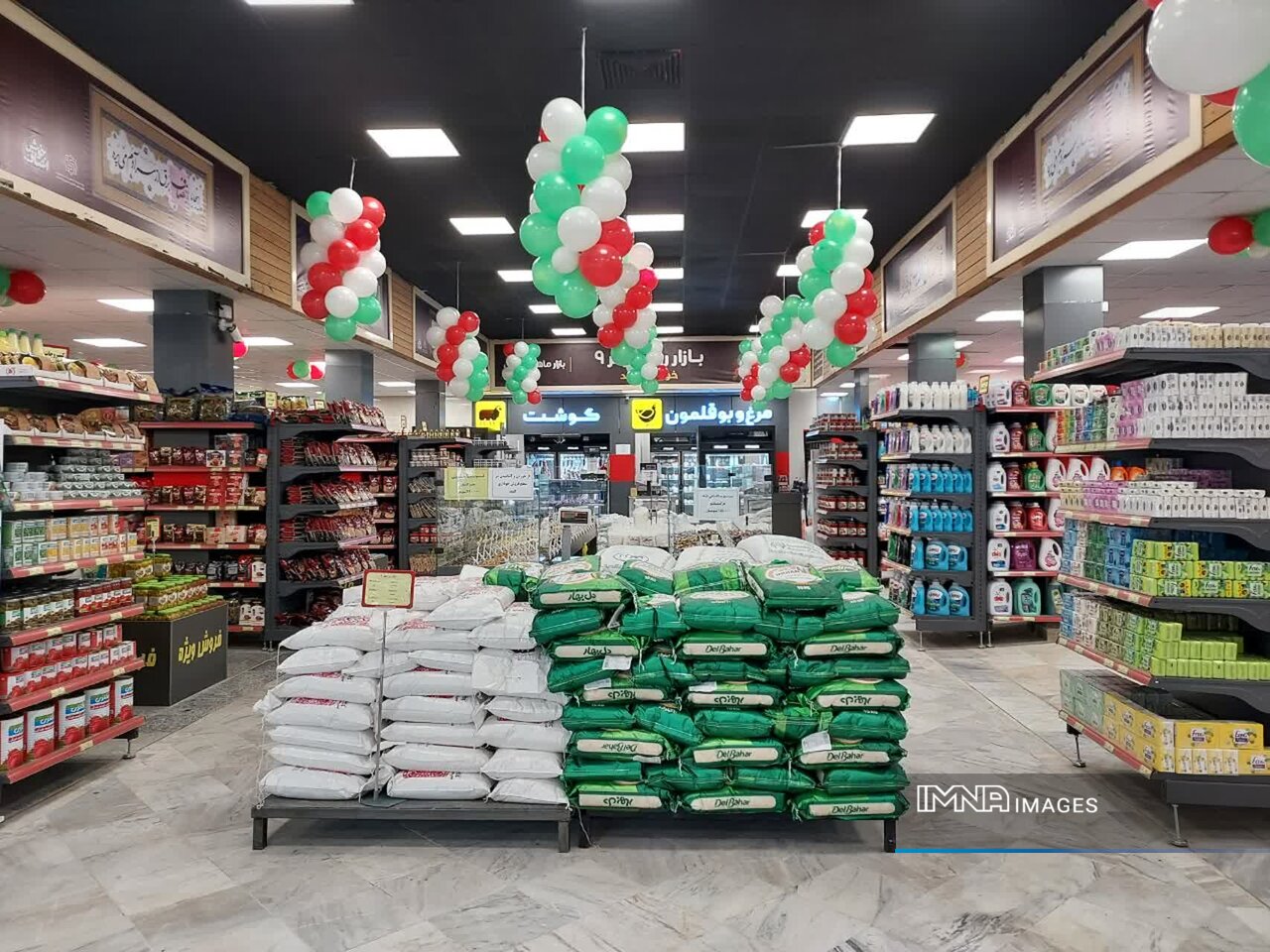 افتتاح بازار کوثر ۹ اصفهان با تنوع کالا، هم‌زمان با دهه فجر انقلاب