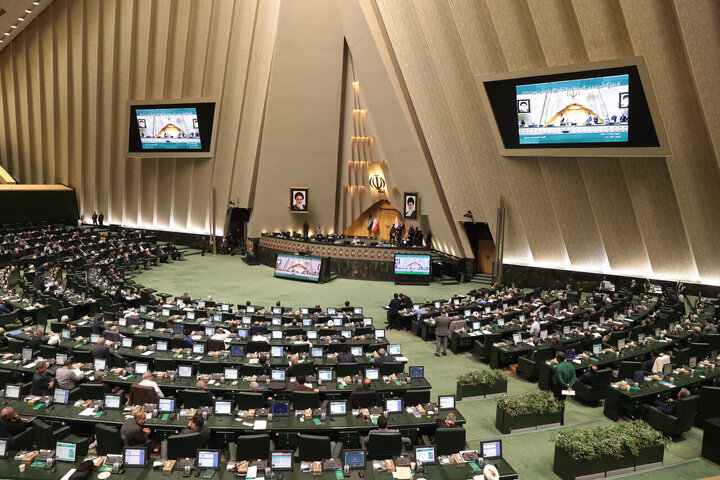 پایان صحن علنی امروز مجلس/ عزیمت نمایندگان به حرم امام خمینی(ره) برای تجدید بیعت با امام