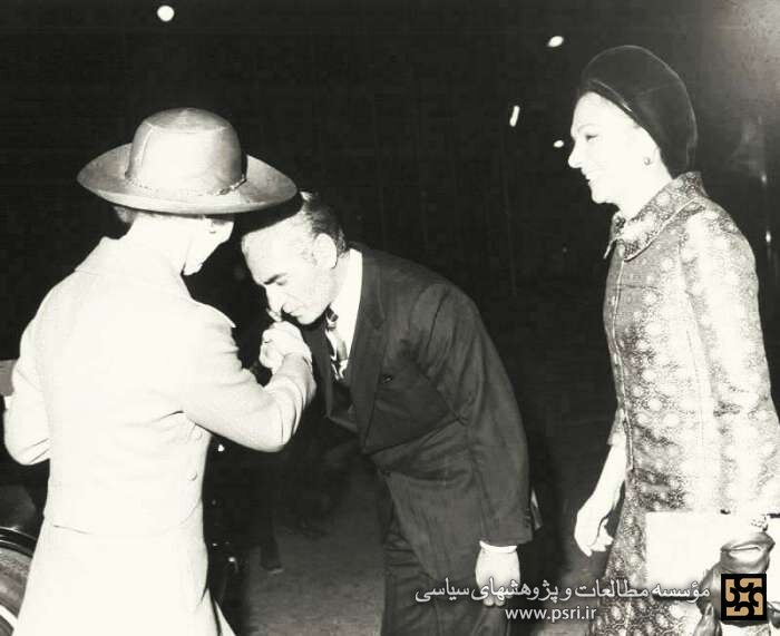 اجازه ساواک دست چه کسی بود؟