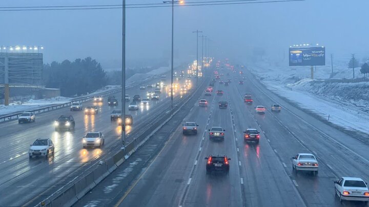 بارندگی‌ در محورهای مواصلاتی استان البرز ادامه دارد