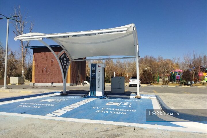 نصب و راه‌اندازی جایگاه شارژ خودروهای برقی در منطقه ۹ اصفهان