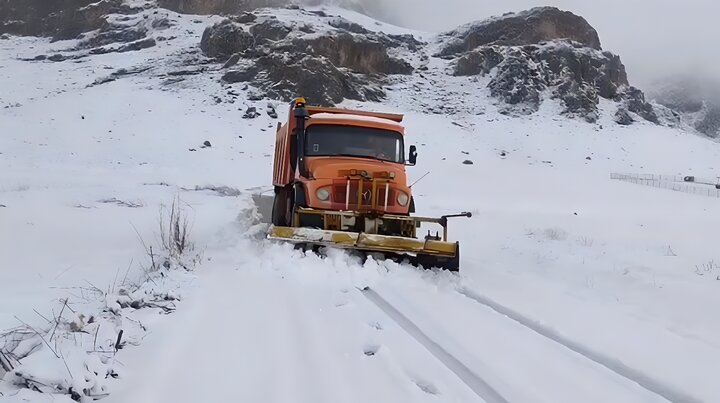 محورهای لرستان زیر چرخ برف‌روب‌ها