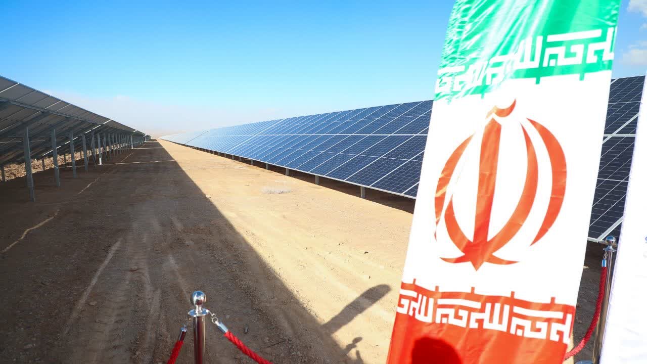 افتتاح دو طرح کلان صنعتی و انرژی پاک در یزد با حضور وزیر صمت