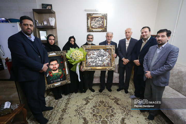 دیدار مدیران شهری اصفهان با خاواده 3 شهید مدافع امنیت