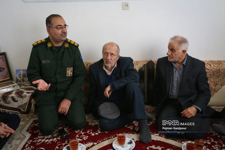 دیدار مدیران شهری اصفهان با خاواده 3 شهید مدافع امنیت