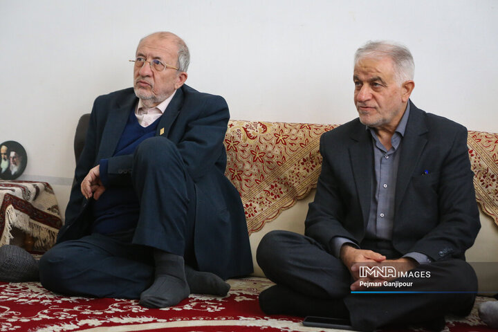 دیدار مدیران شهری اصفهان با خاواده 3 شهید مدافع امنیت