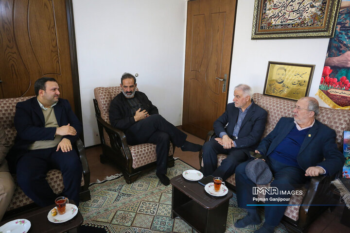 دیدار مدیران شهری اصفهان با خاواده 3 شهید مدافع امنیت