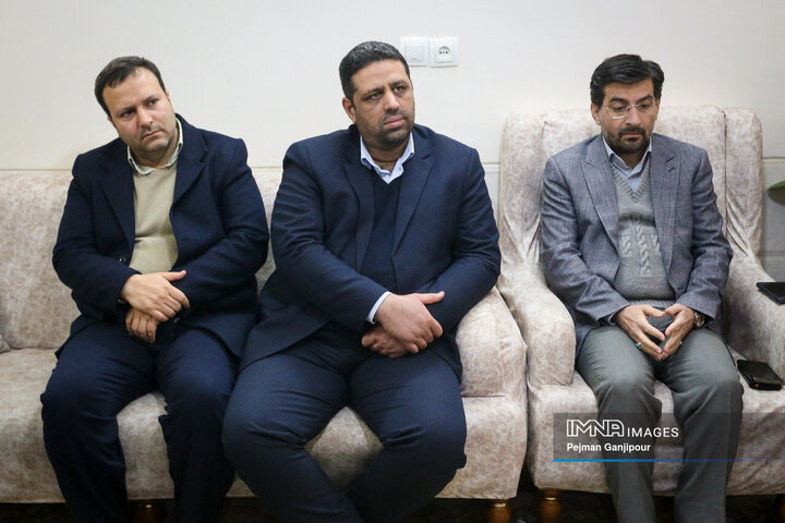 دیدار مدیران شهری اصفهان با خاواده 3 شهید مدافع امنیت