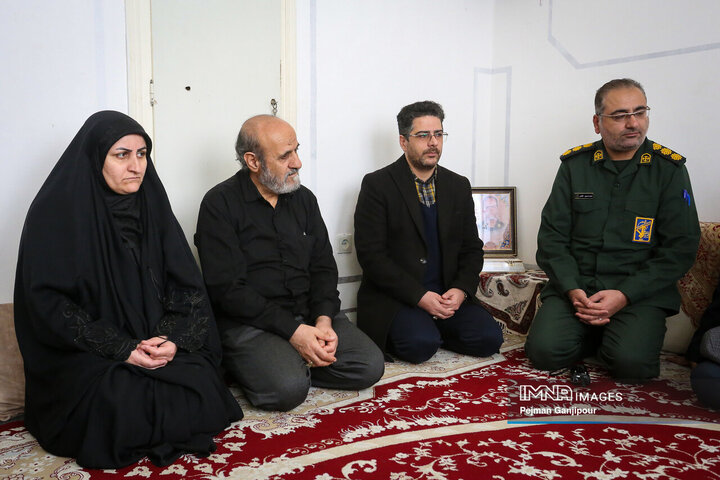 دیدار مدیران شهری اصفهان با خاواده 3 شهید مدافع امنیت