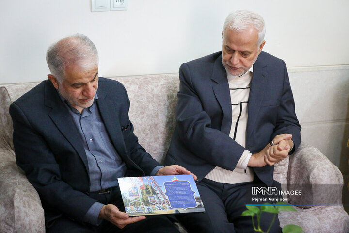 دیدار مدیران شهری اصفهان با خاواده 3 شهید مدافع امنیت