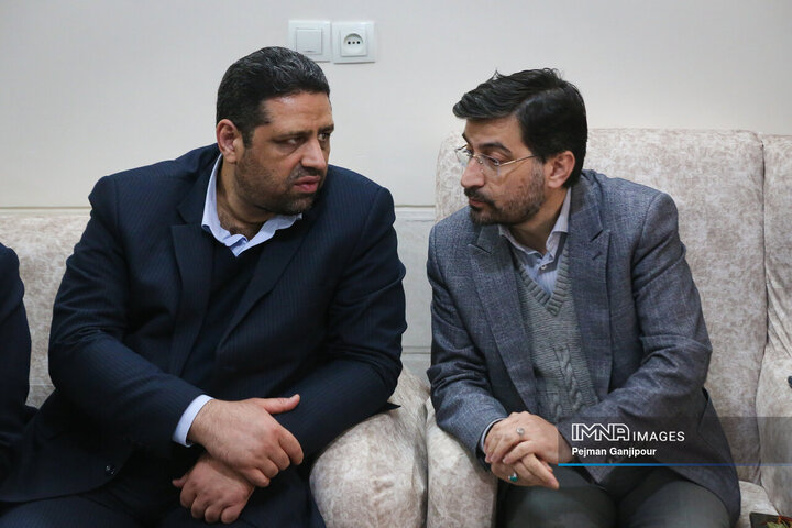 دیدار مدیران شهری اصفهان با خاواده 3 شهید مدافع امنیت