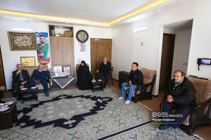 دیدار مدیران شهری اصفهان با خاواده 3 شهید مدافع امنیت