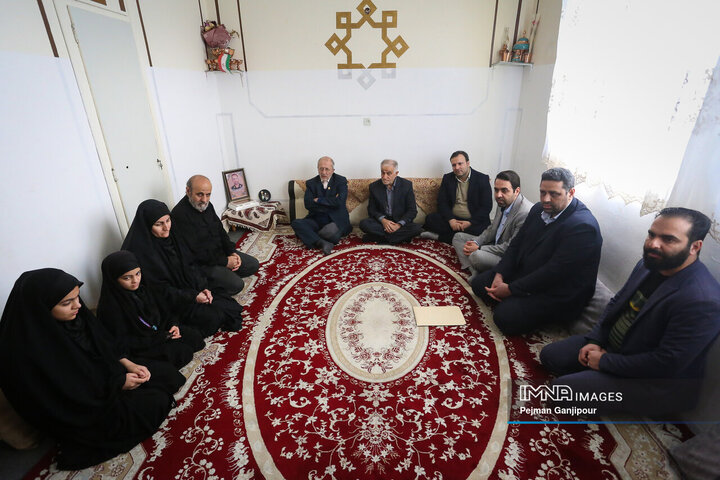 دیدار مدیران شهری اصفهان با خاواده 3 شهید مدافع امنیت